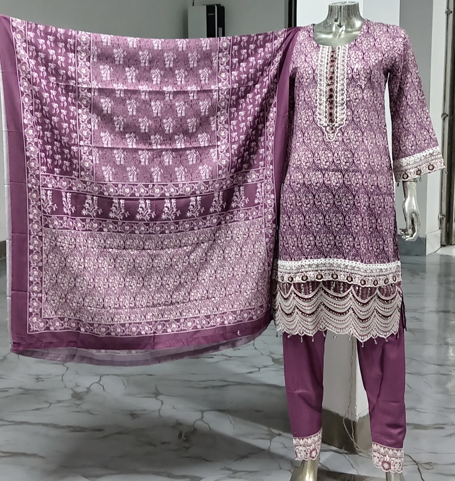 TH-266089.C3-3050-A রেডি কটন থ্রি-পিস – ডিজিটাল প্রিন্টেড কটন কামিজে এমব্রয়ডারি কাজ করা । ওড়না ডিজিটাল প্রিন্টেড । - Image 2