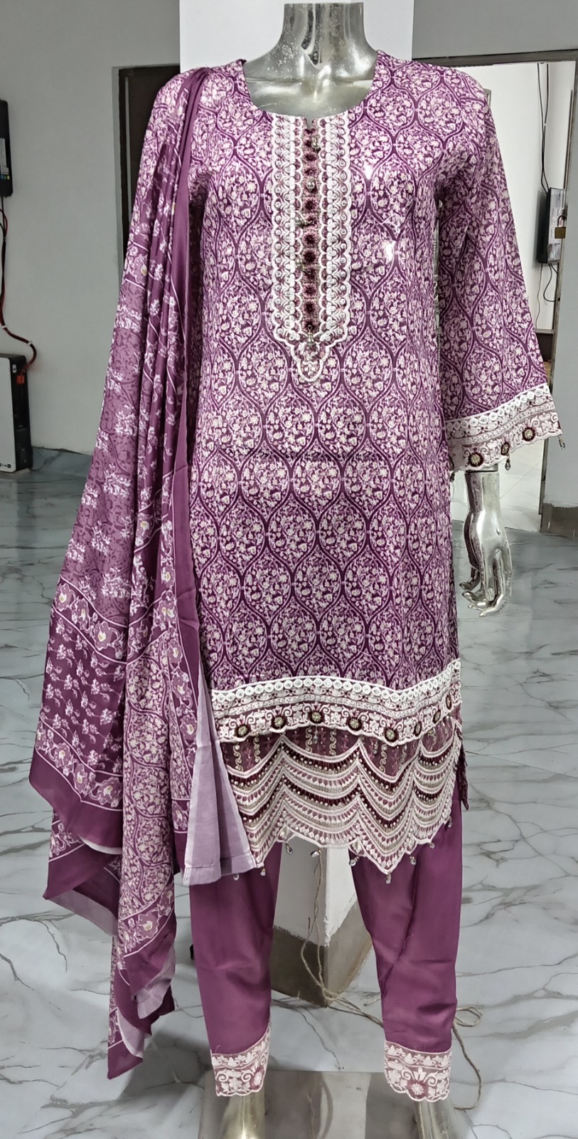 TH-266089.C3-3050-B রেডি কটন থ্রি-পিস – ডিজিটাল প্রিন্টেড কটন কামিজে এমব্রয়ডারি কাজ করা । ওড়না ডিজিটাল প্রিন্টেড । - Image 3