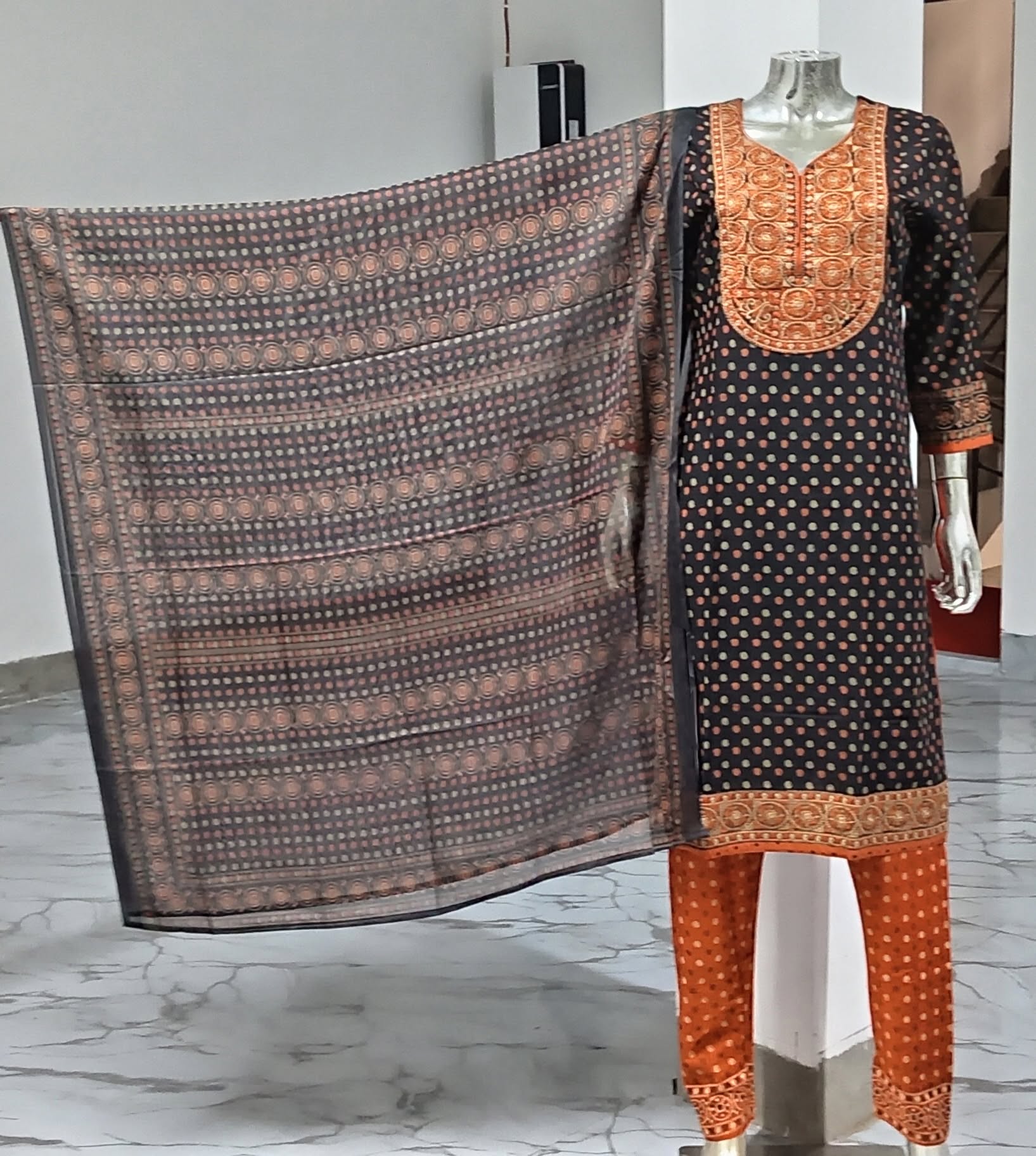 ahna-266131-CSC-1850-B রেডি পিউর কটন থ্রি-পিস – কামিজ এমব্রয়ডারি ও স্ক্রিন প্রিন্টের কাজ করা । ওড়না ডিজিটাল প্রিন্টেড ও সালোয়ার স্ক্রিন প্রিন্টেড । - Image 2