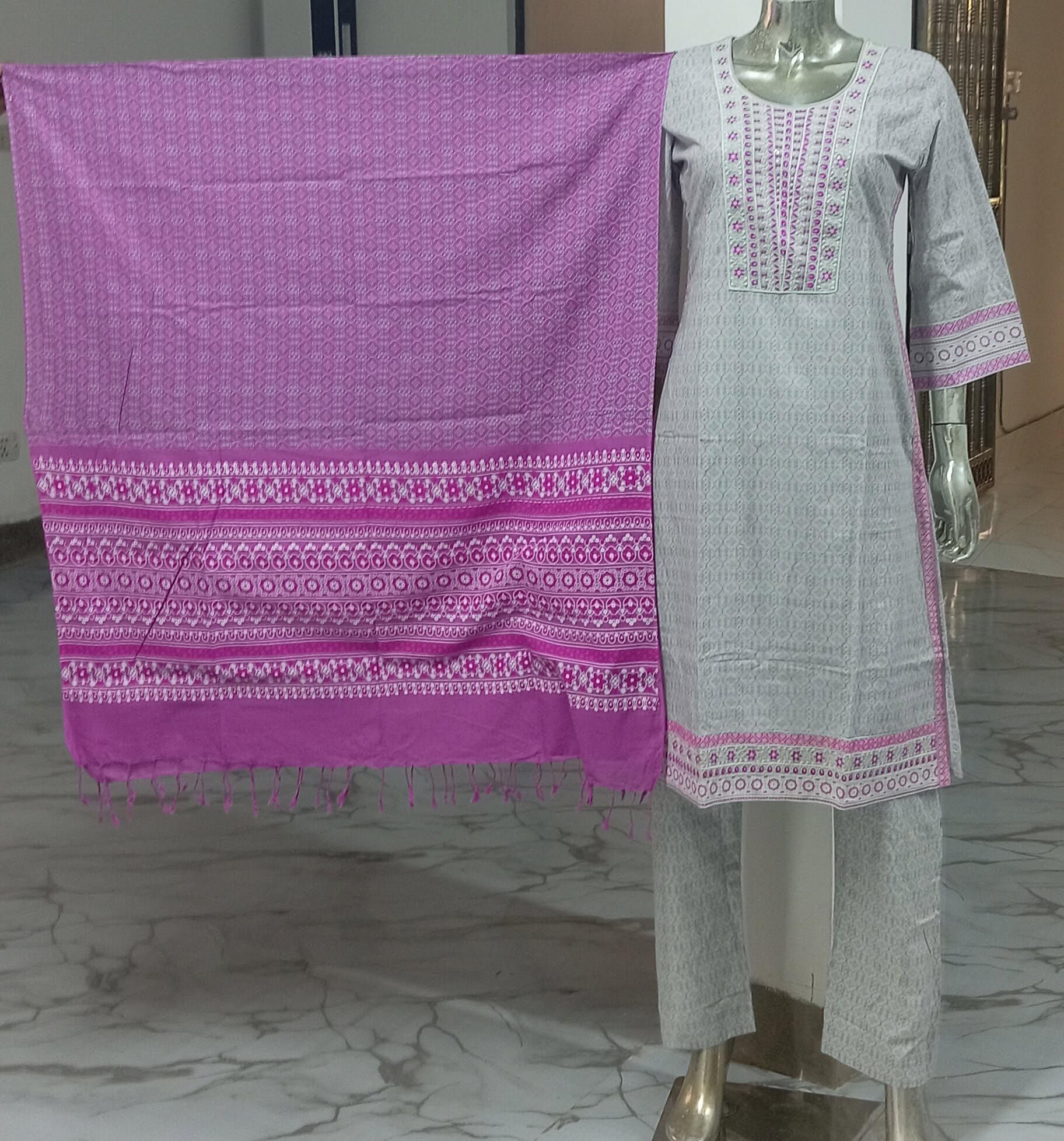 foring-pure-cotton-dress-2 রেডি পিউর কটন থ্রি-পিস-কামিজ এমব্রয়ডারি ও স্ক্রিন প্রিন্টের কাজ করা । ওড়না ও প্যান্ট স্ক্রিন প্রিন্টেড । - Image 2