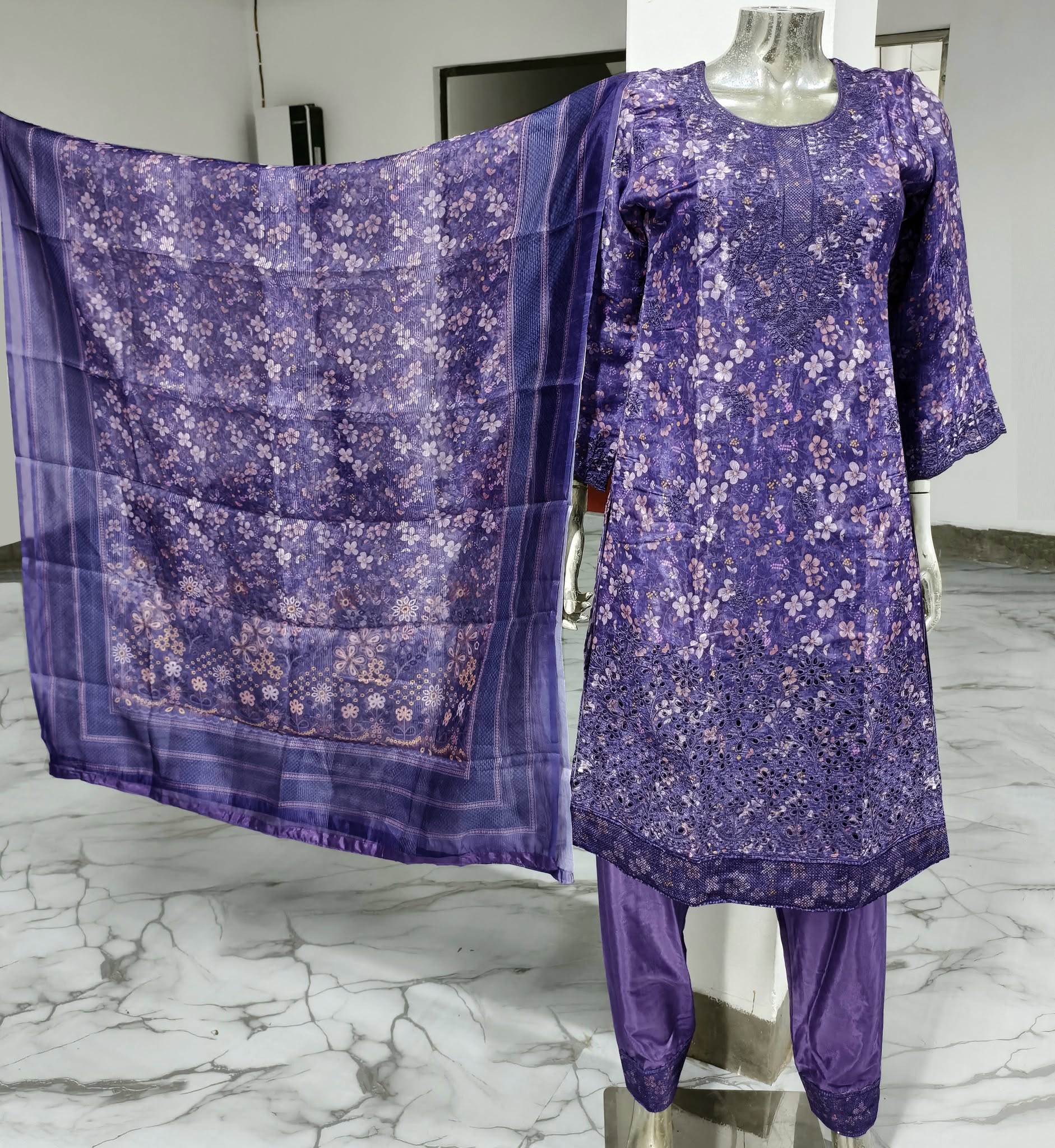 foring-premium-dress-266683-c প্রিমিয়াম সিল্ক রেডি ড্রেস—সিল্ক কামিজে এমব্রয়ডারি কাজ করা। ডিজিটাল প্রিন্টেড সিল্ক ওড়না ও সিল্ক প্যান্ট - Image 2